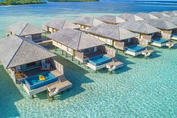 水上ヴィラで過ごす、究極のプライベート休日